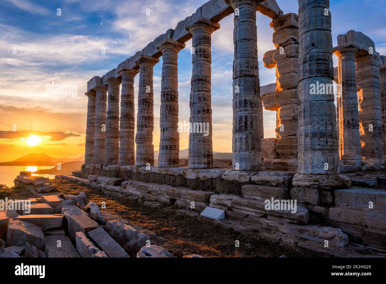 Le rovine del tempio di Poseidone a Capo Sounio al tramonto, in Grecia Foto Stock
