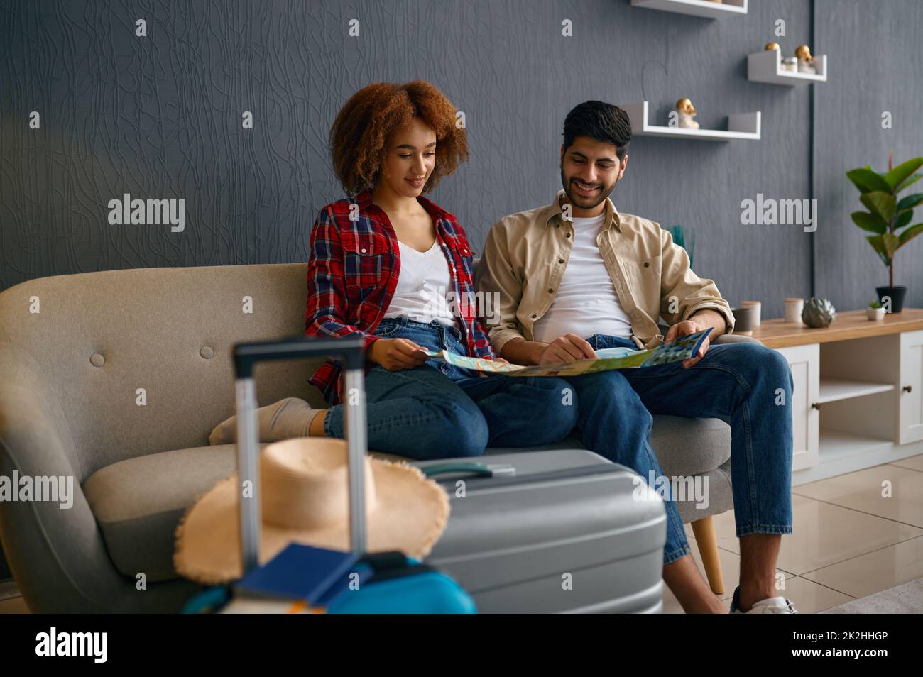 Biglietto di viaggio e bagaglio preparati per il viaggio Foto Stock