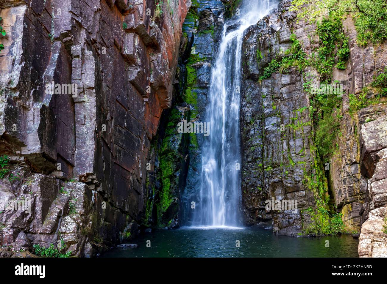 Famosa cascata paradisiaca di Veu da Noiva (velo della sposa) Foto Stock