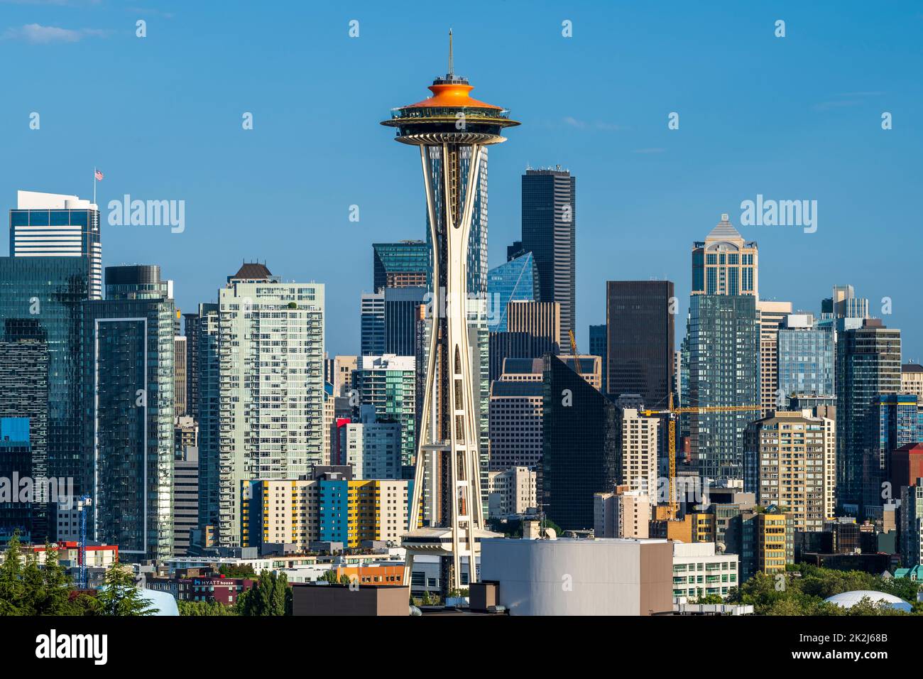 Skyline del centro con l'iconico Space Needle, Seattle, Washington, Stati Uniti Foto Stock
