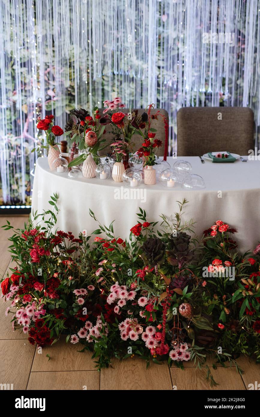 il presidio degli sposi novelli nella sala banchetti del ristorante Foto Stock
