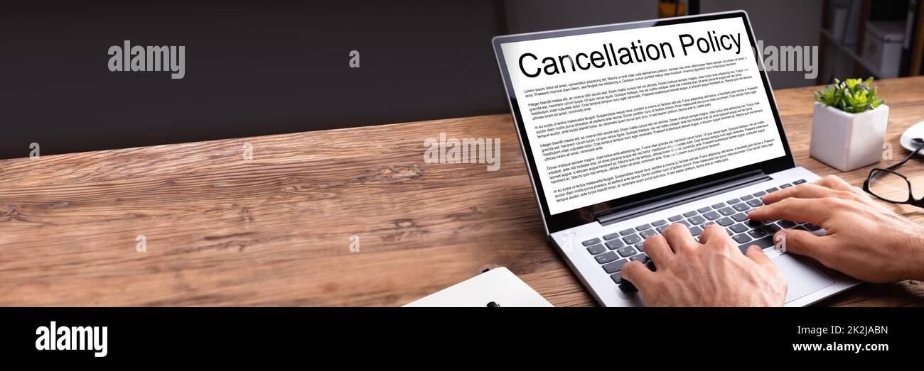 Persona della mano utilizzando Laptop Foto Stock