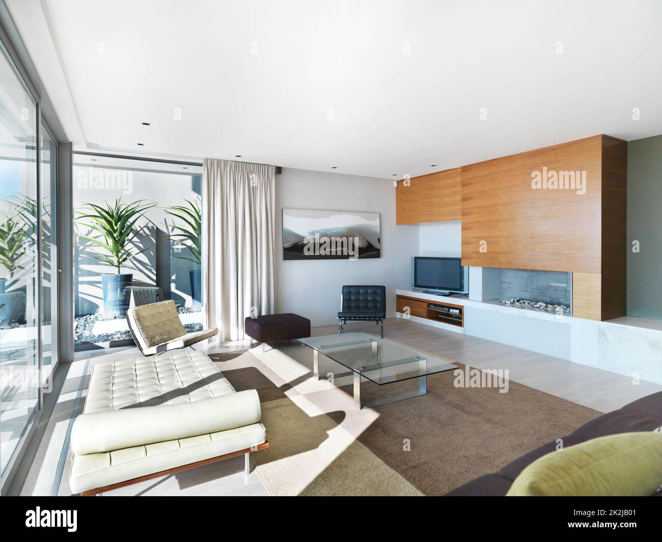 Stile di vita moderno ed elegante. Interni di una zona soggiorno elegante e minimalista. Foto Stock