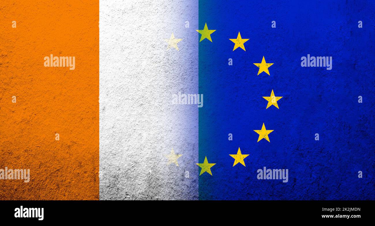 Bandiera dell'Unione europea con bandiera della Costa d'Avorio. Grunge sfondo Foto Stock