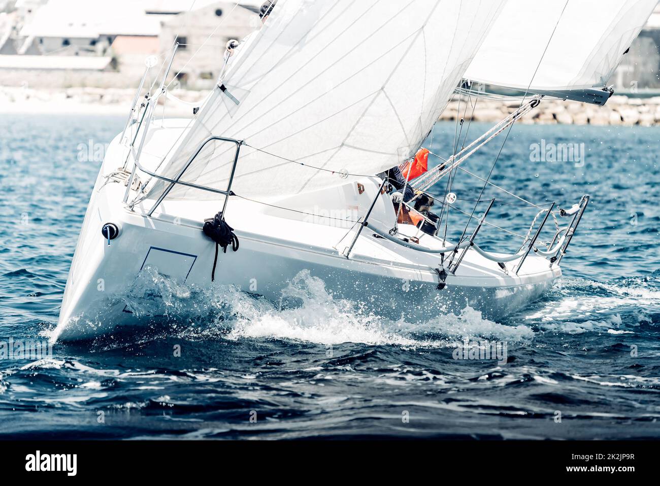 Barca a vela in un giro durante la regata Foto Stock