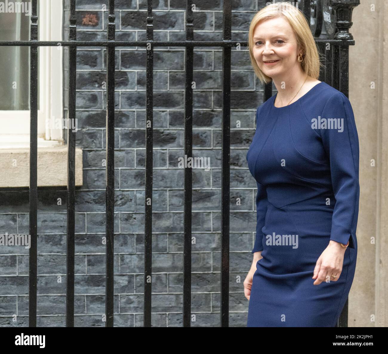 Londra, Regno Unito. 23rd Set, 2022. Liz Truss, primo ministro, lascia 10 Downing Street per la dichiarazione finanziaria, mini bilancio credito: Ian Davidson / Alamy Live News Foto Stock