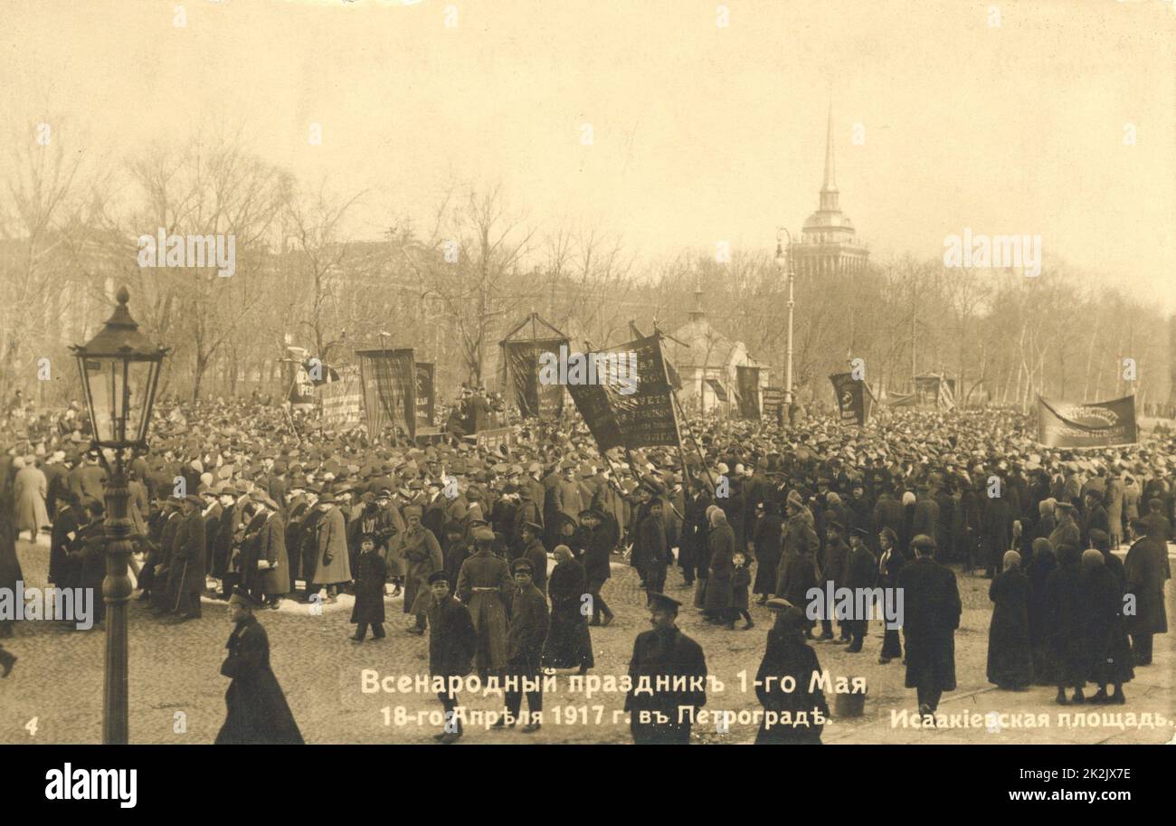 Rivoluzione russa, 1917: dimostranti a San Pietroburgo Foto Stock