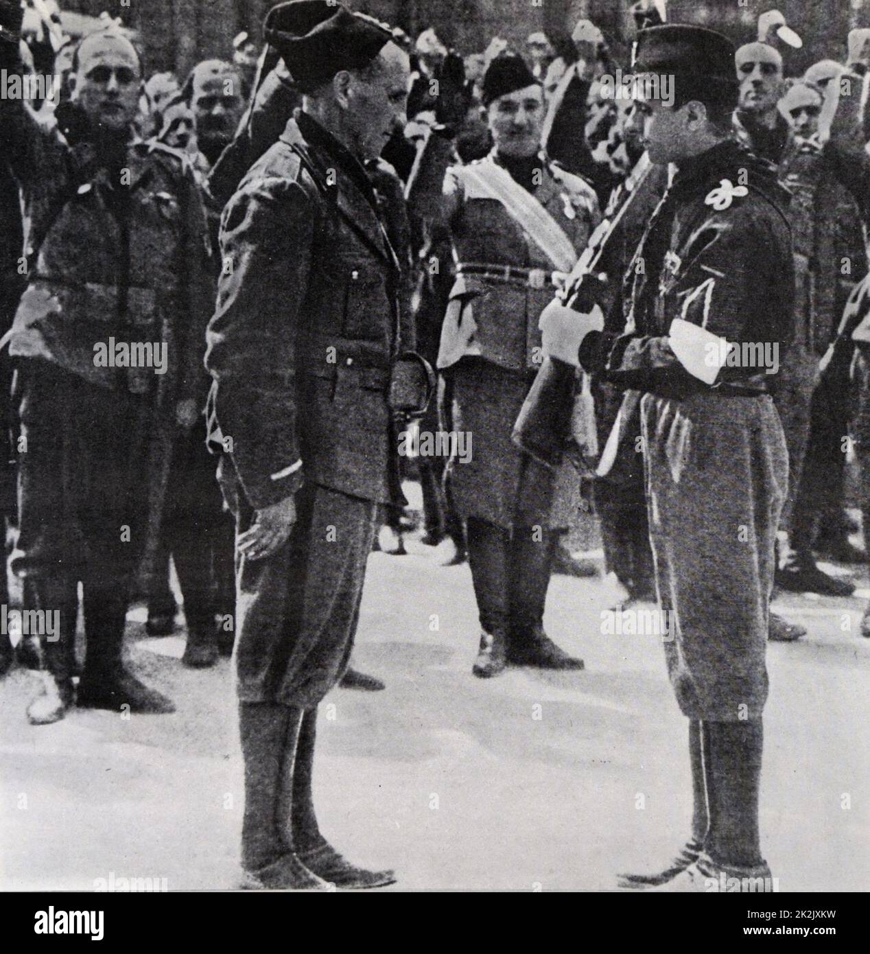 Cerimonia di laurea per una milizia fascista italiana 1938 Foto Stock