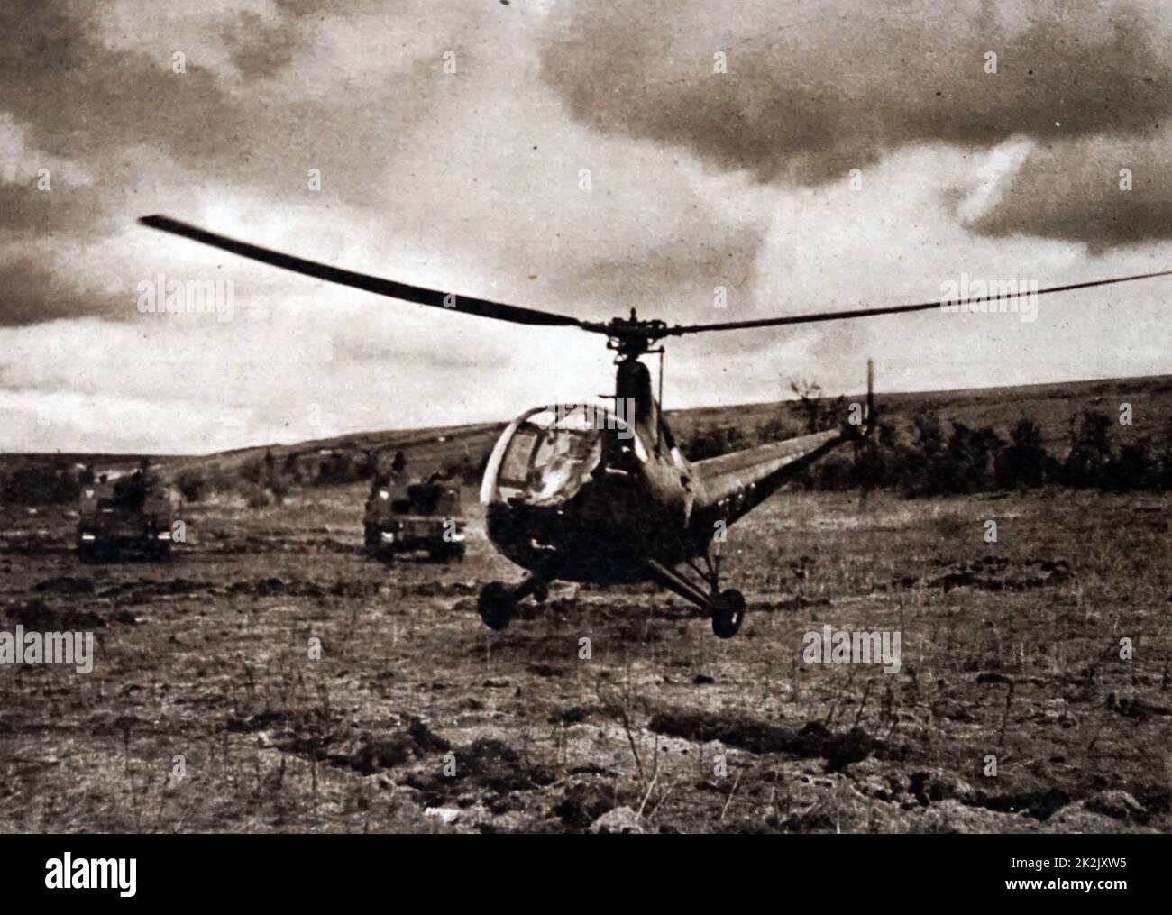 Fotografia di un elicottero di atterraggio in un'area molto piccola. In data xx secolo Foto Stock