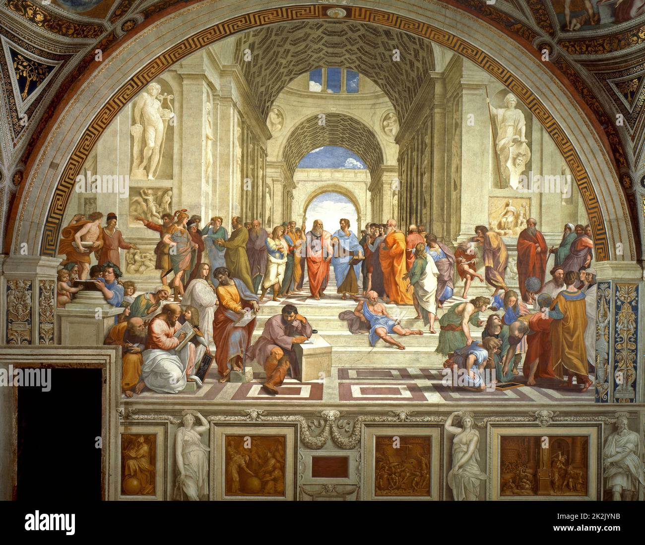 Rafael Sanzio da Urbino (6 aprile o 28 marzo 1483 -> 6 aprile 1520), la Scuola di Atene, o Scuola di Atene in italiano, è uno dei dipinti più famosi dell'artista rinascimentale italiano Raffaello. Fu dipinto tra il 1510 e il 1511 come parte della commissione di Raffaello per decorare con affreschi le sale oggi note come le Stanze di Rafael, nel Palazzo Apostolico in Vaticano. Foto Stock