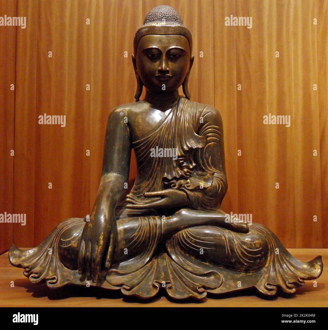 Xix secolo figura in bronzo di un Buddha. Myanmar (Birmania) Foto Stock