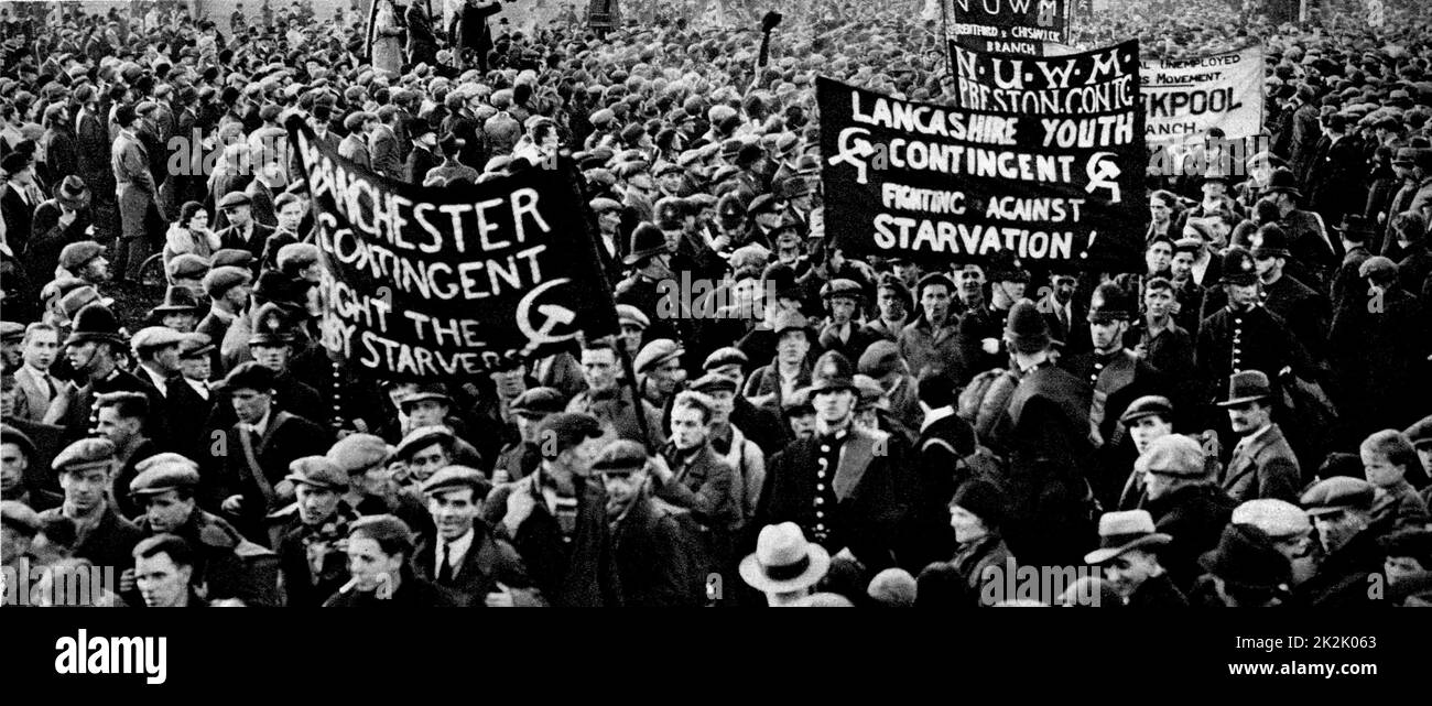 Nel 1932 il numero dei disoccupati in Gran Bretagna è salito a 2.700.000. Il governo nazionale ha tagliato l'indennità di disoccupazione ed ha intordotto un 'test di mezzi?, un'indagine sul reddito personale e familiare di ogni richiedente per l'indennità. Ciò ha portato a proteste diffuse. Foto Stock