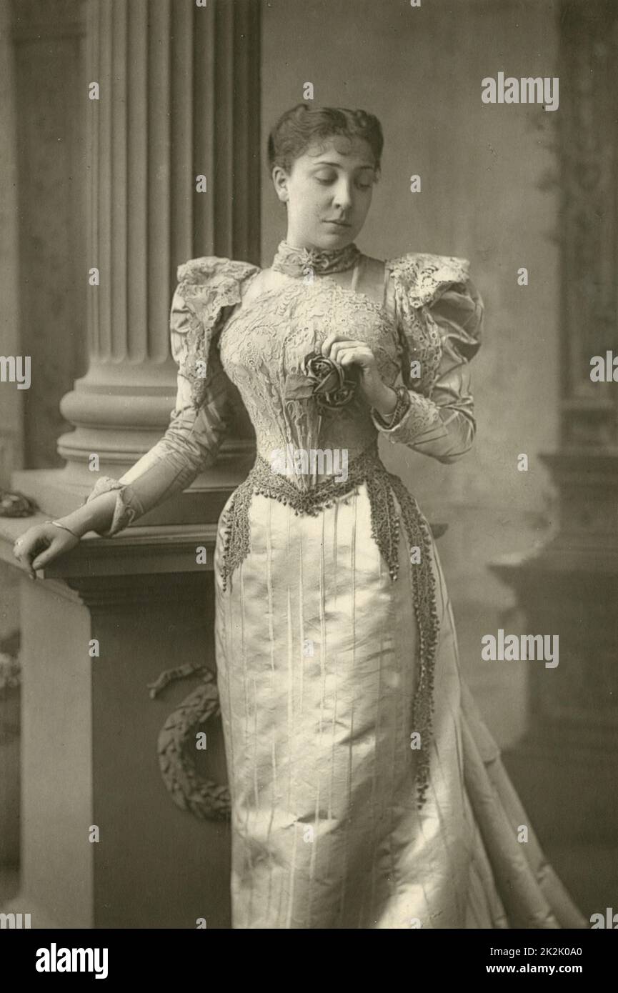 Olga Isabella Nethersole (1867-1951) attrice e produttore inglese nella foto c1890. Nella prima guerra mondiale ha lavorato come infermiera a Londra e nel 1917 ha fondato la People's League of Health. Foto Stock
