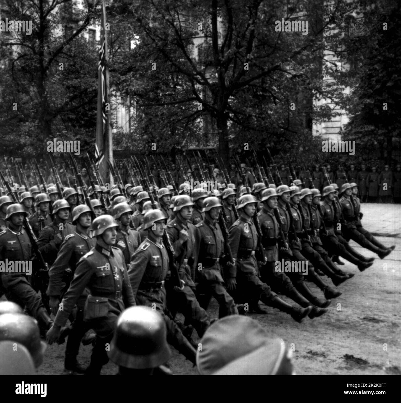 I soldati tedeschi a Varsavia 1939 dopo l invasione della Polonia nella II Guerra Mondiale. Foto Stock