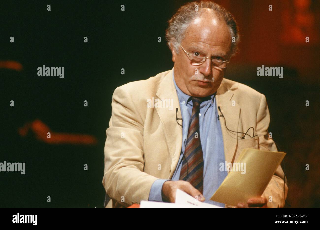 Il giornalista Michel Polac ha ospitato il suo programma televisivo 'Droit de réponse' su TF1, nel 1987. Foto Stock