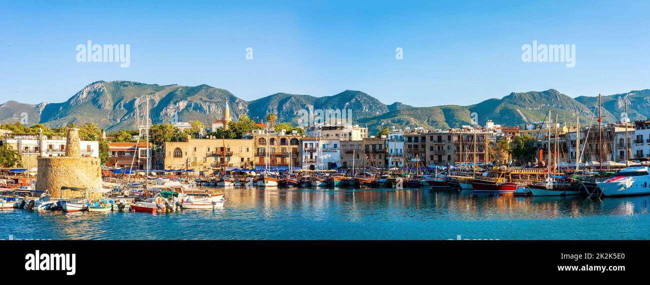 Panorama del porto di Kyrenia. Kyrenia (Girne), Cipro Foto Stock