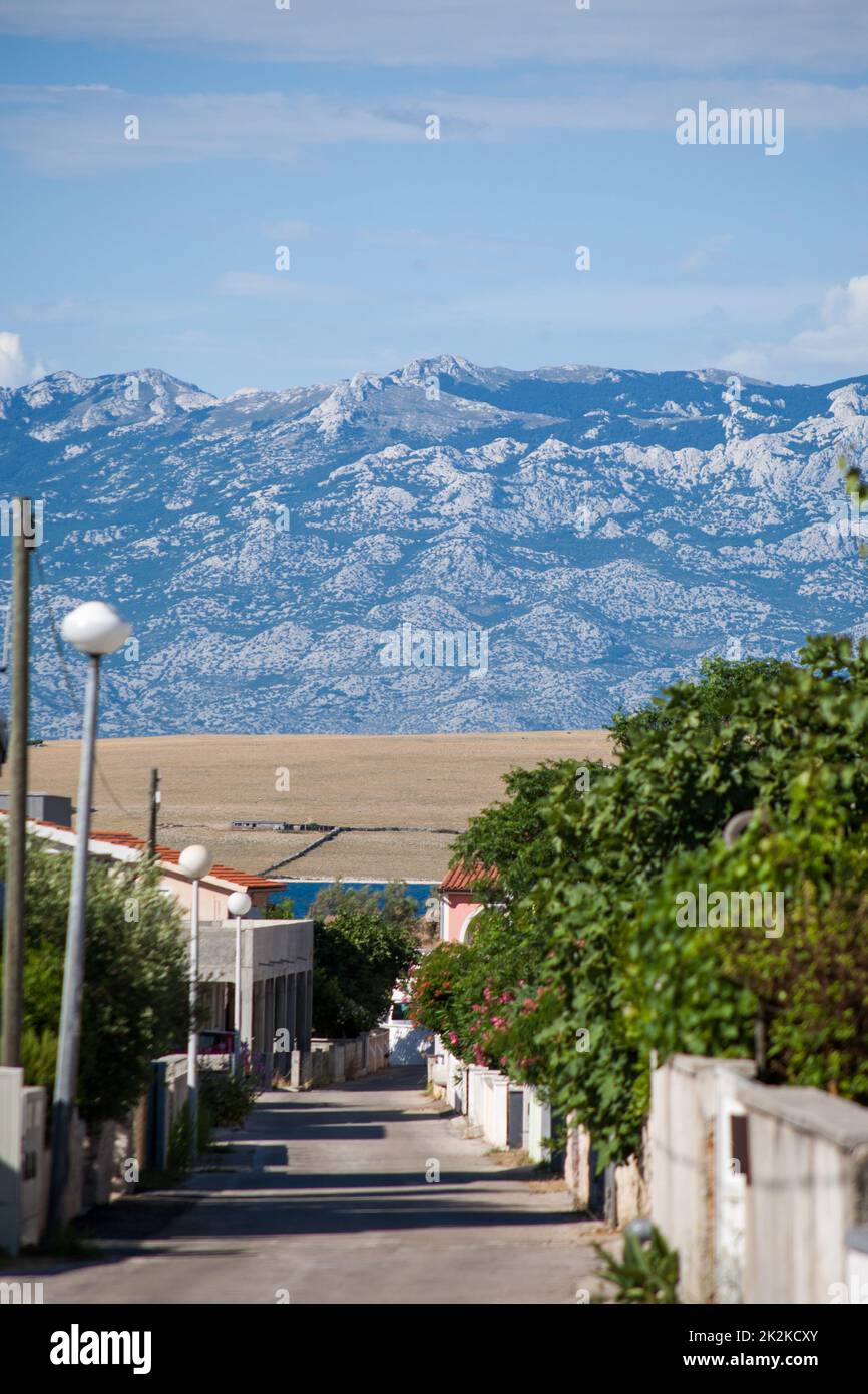 Un piccolo vicolo verso il mare Foto Stock