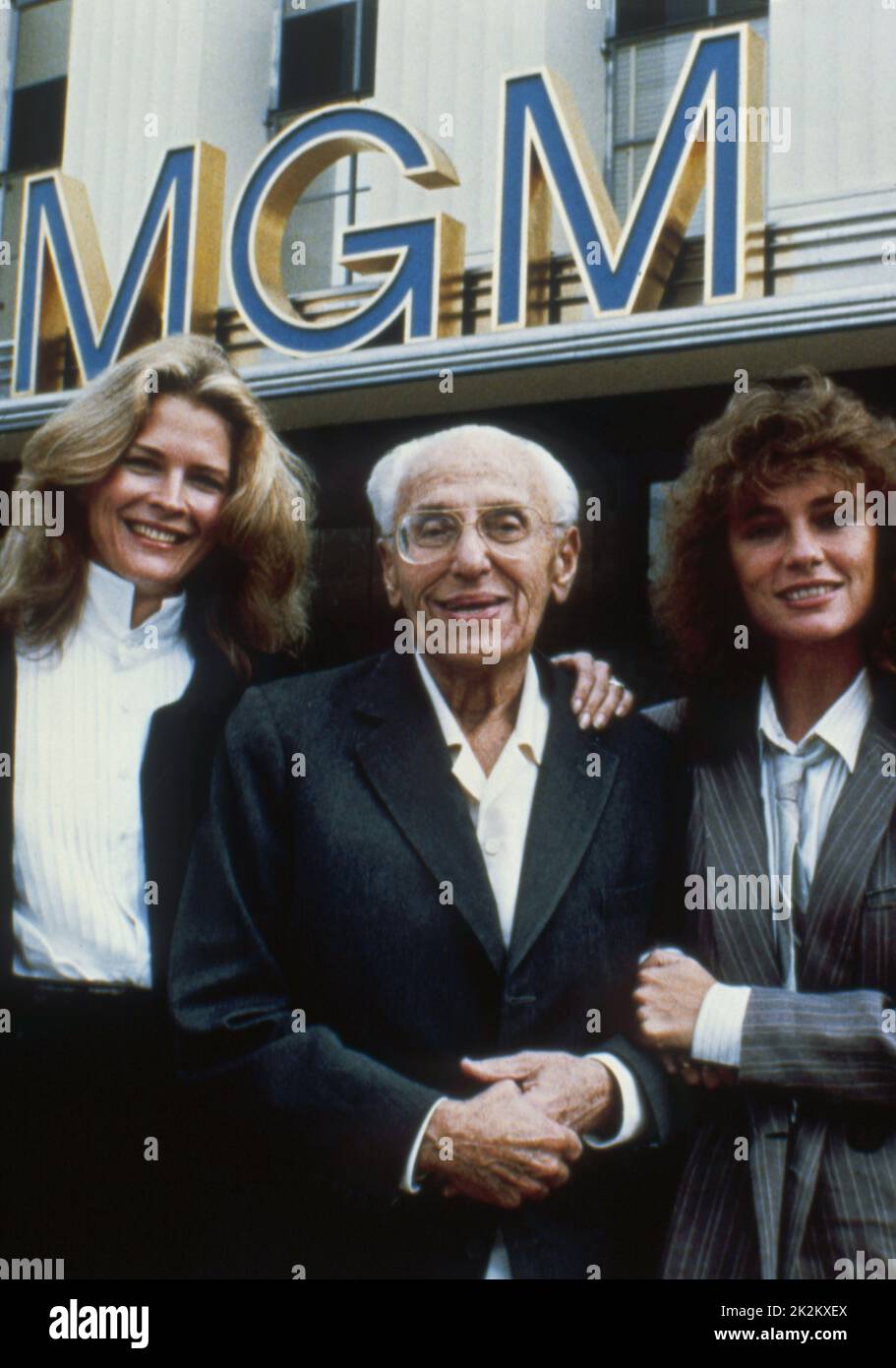 Rich and Famous Year : 1981 USA Director : George Cukor Candice Bergen, George Cukor, Jacqueline Bisset sul set Foto Stock