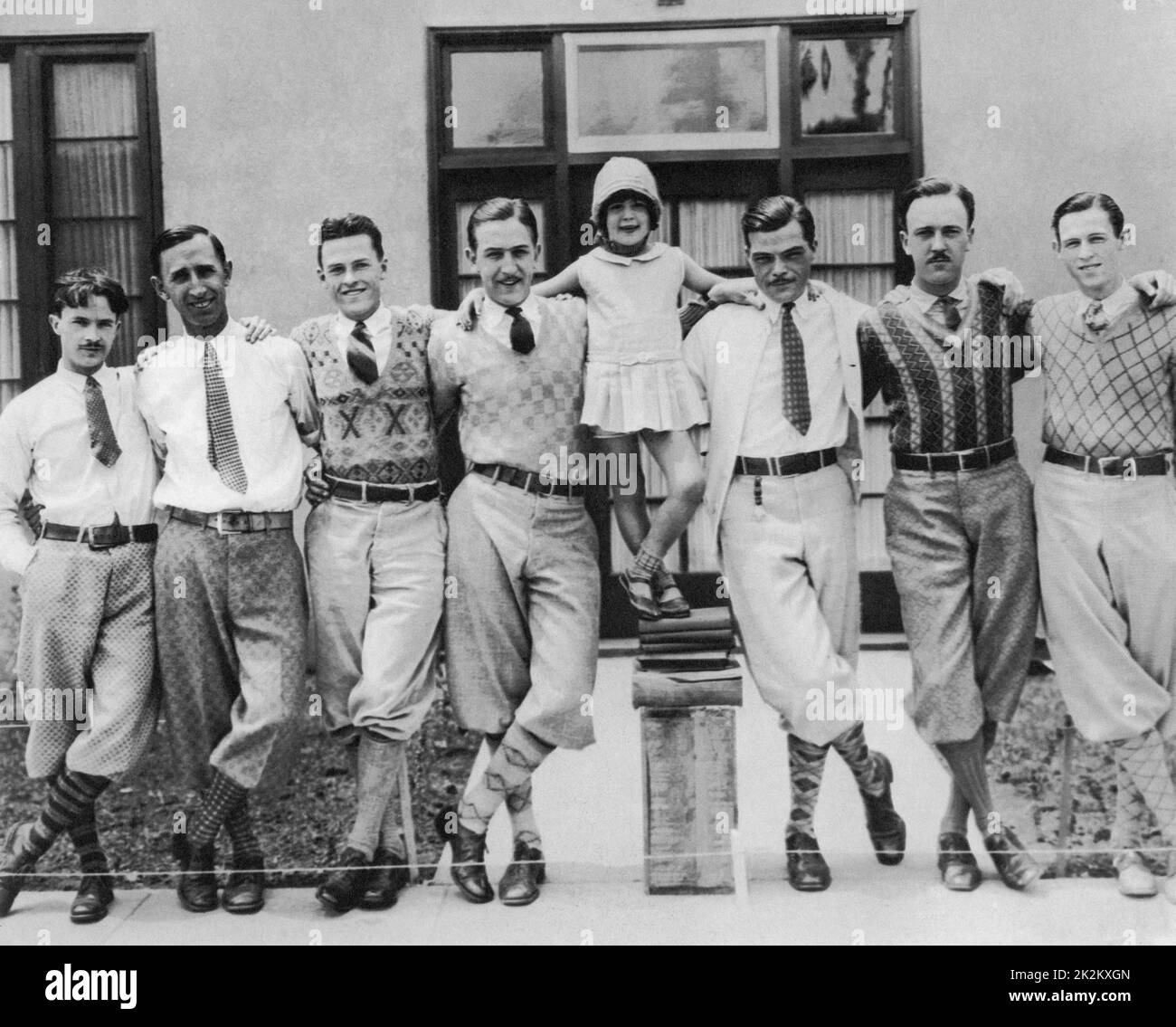 Disney Studios ha iniziato con animatori e produttori Walt Disney e Ub Iwerks, suo fratello Roy Disney in finanza e il suo team di cartoonisti/animatori, Ham Hamilton, Hugh Harman e Rudi Ising. La giovane attrice Margie Gay li ha pagati una visita 1924 Foto Stock