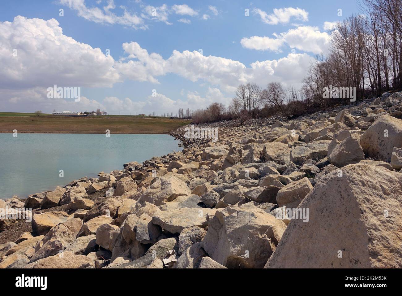 siccità e ha ridotto l'acqua delle dighe che forniscono acqua potabile, il problema dell'umanità e la siccità Foto Stock