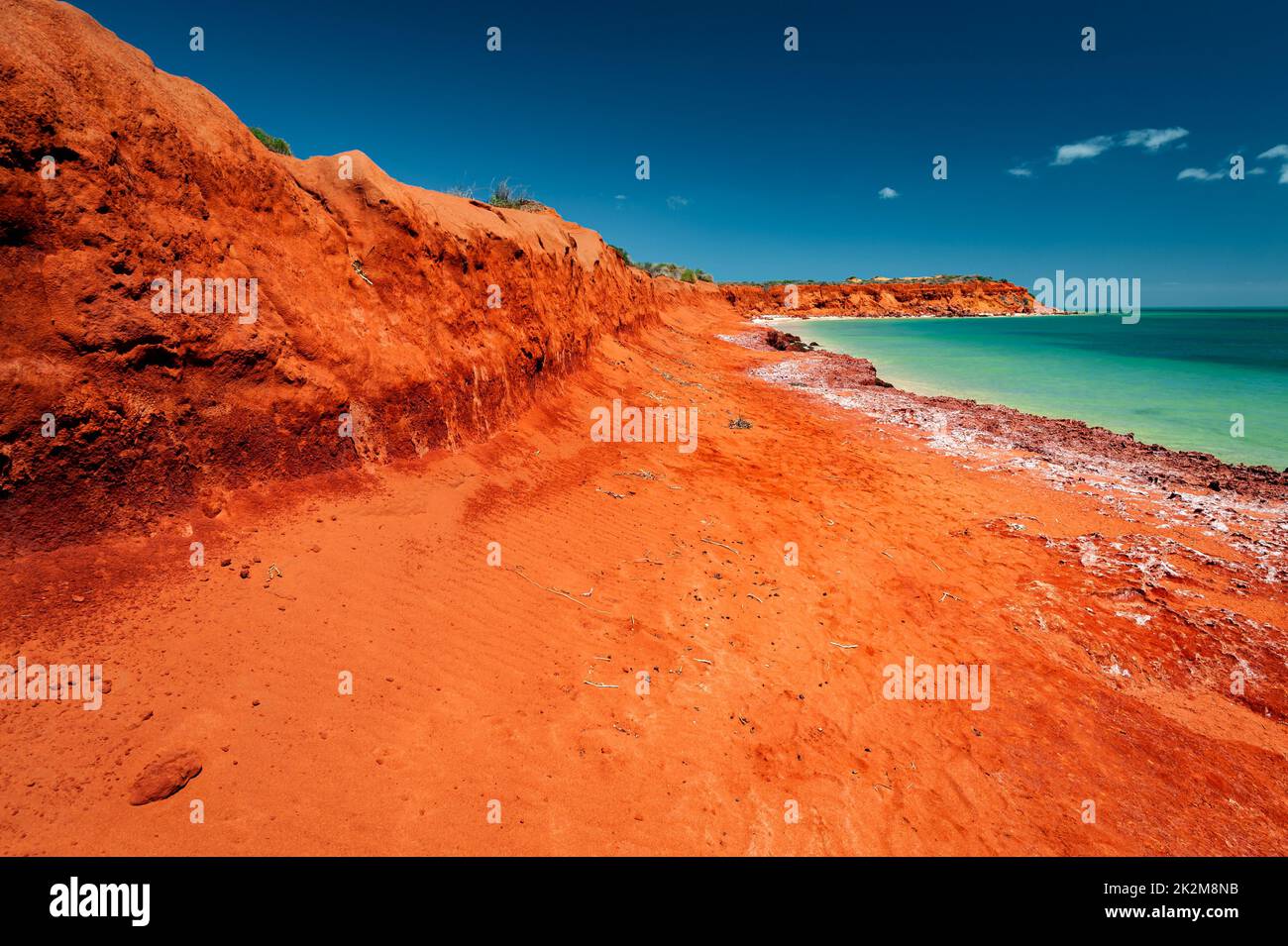 Cape Peron è dove le dune rosse incontrano l'Oceano Indiano blu. Foto Stock