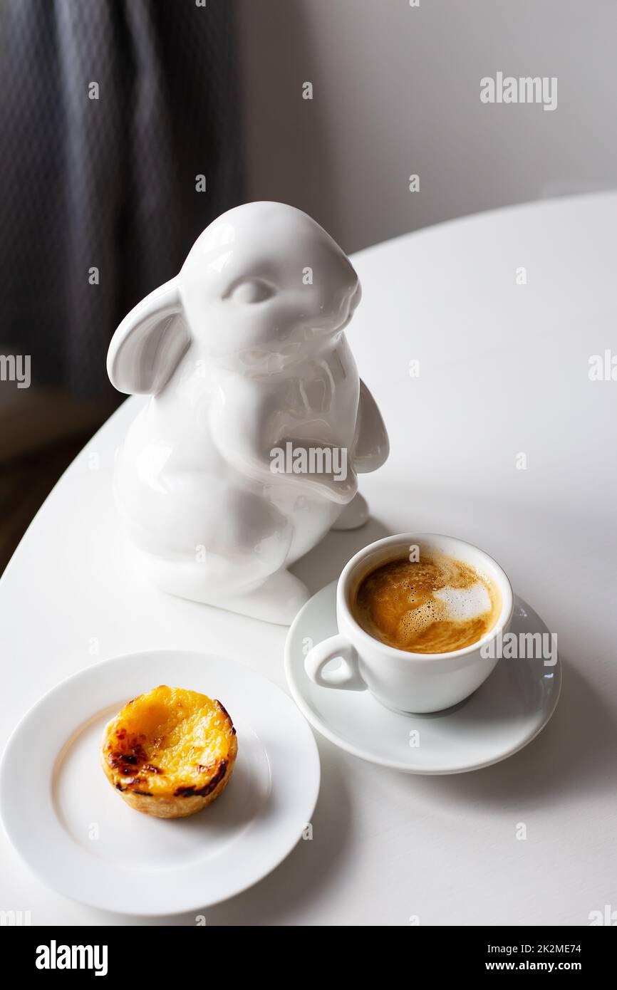 Tazza con detto Il coniglio non corre lui salta Tazza di caffè stampata con  coniglietti Buona Pasqua -  Italia