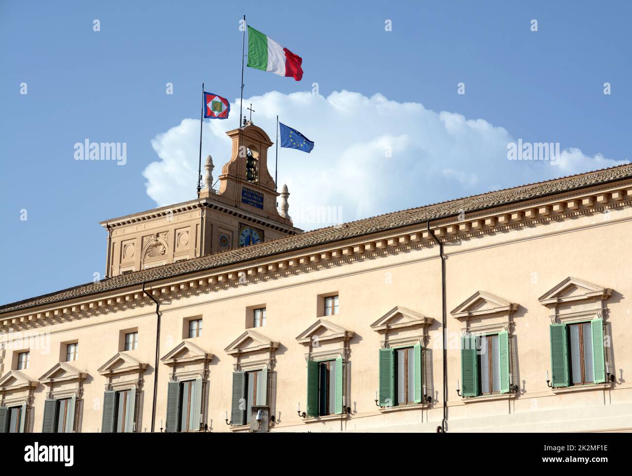 Il Palazzo del Quirinale fu sede dei Papi e ora Presidente della Repubblica. Il palazzo è sormontato dalla torre panoramica nota come Towe Foto Stock