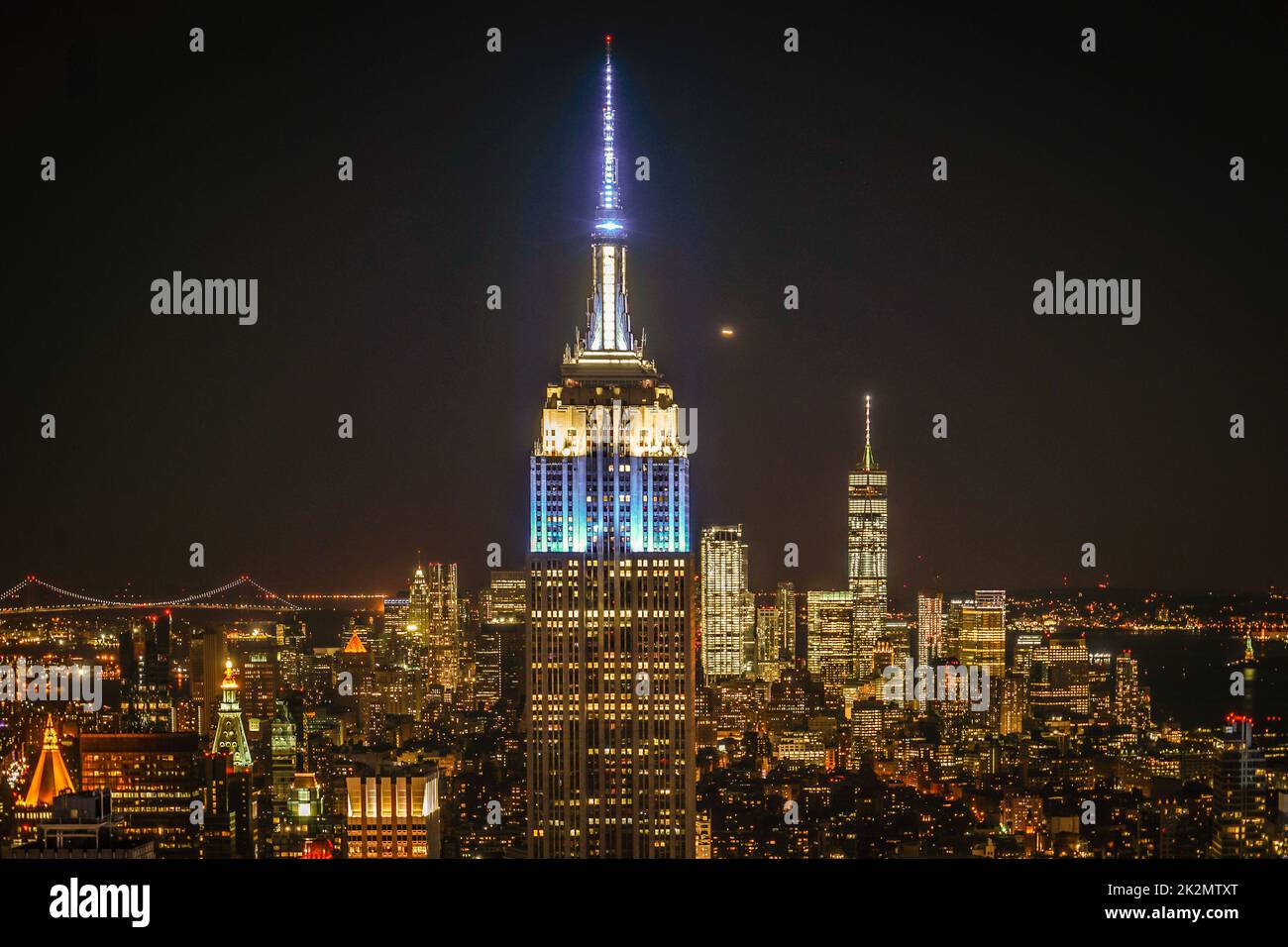 Empire state Building (tratto dalla piattaforma di osservazione del Rockefeller Center) Foto Stock