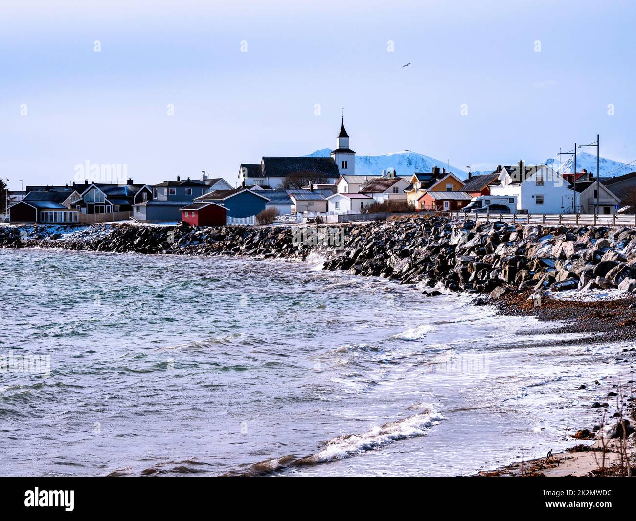 Villaggio di Andenes e lungomare a Vesteralen, Norvegia Foto Stock