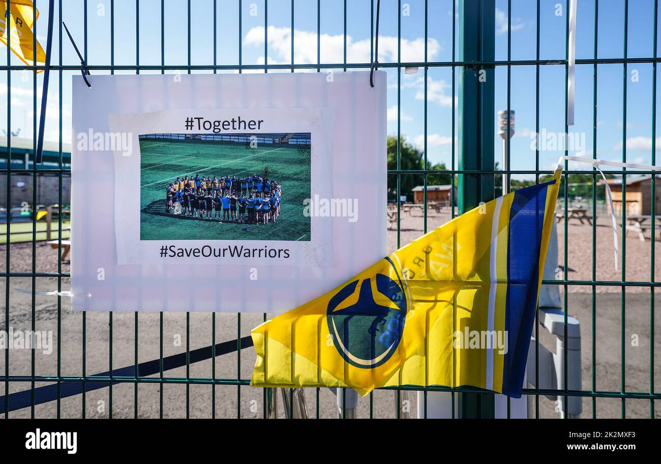 "Save Our Warriors" (Salva i nostri guerrieri) sulle recinzioni fuori dal Sixways Stadium, Worcester. Data immagine: Venerdì 23 settembre 2022. Foto Stock