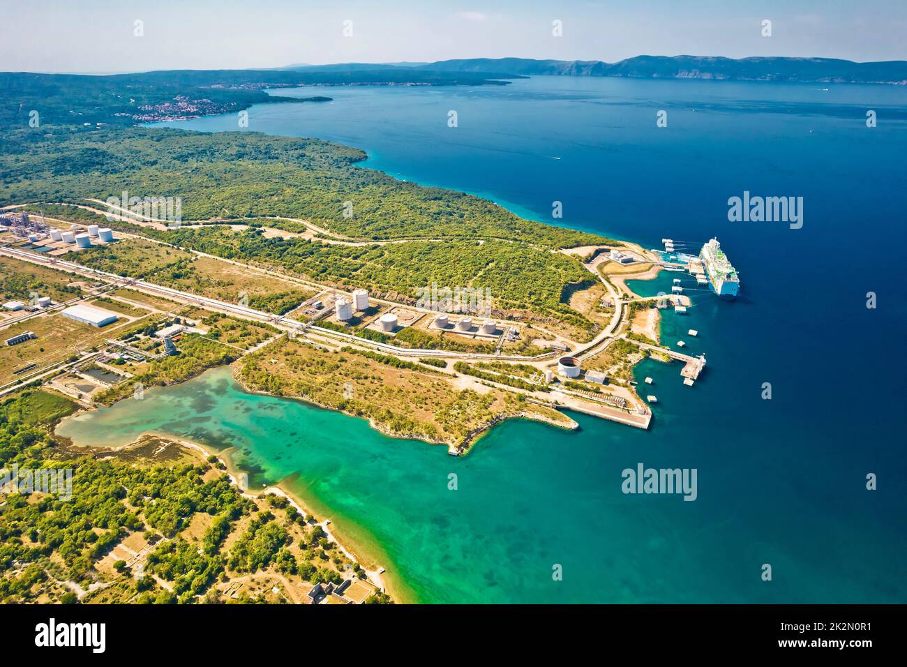 Terminal GNL sull'isola di Krk vista aerea Foto Stock