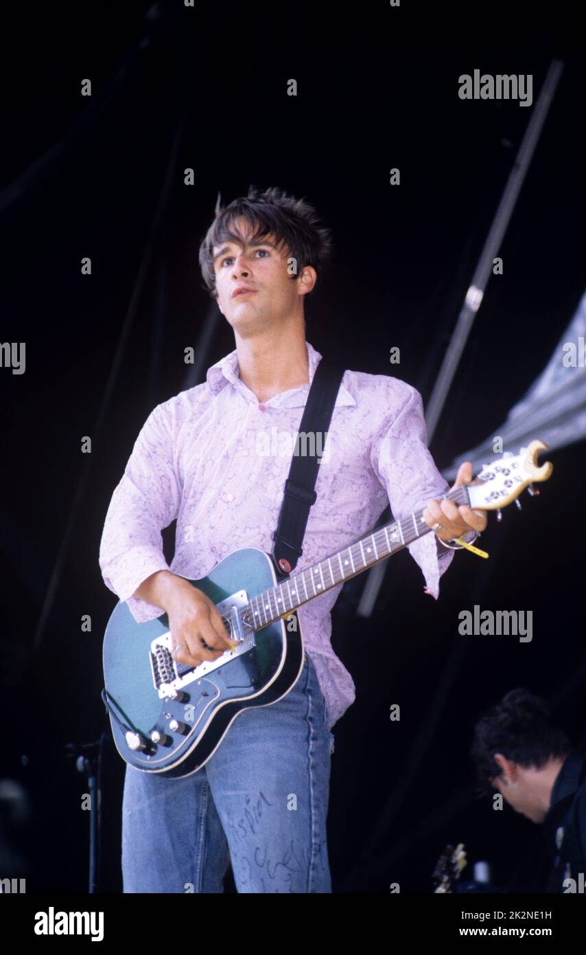 LONGPIGS ; Crispin Hunt (voce) ; al V Festival, Hylands Park, Chelmsford, Regno Unito; Agosto 1996 ; Credit : Mel Longhurst / Performing Arts Images ; www.performingartsimages.com Foto Stock