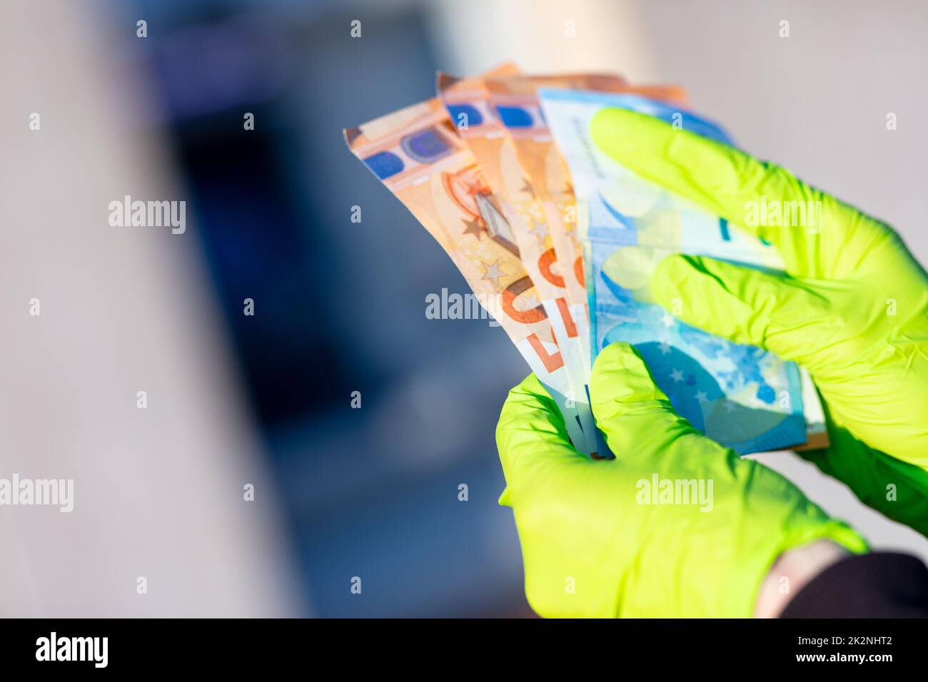 Il virus pandemico causa il razionamento del contante via ATM Foto Stock