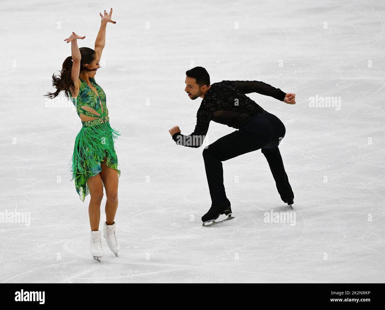 Oberstdorf, Germania. 23rd Set, 2022. Pattinaggio di figura: Serie Challenger - Trofeo Nebelhorn, Danza sul ghiaccio, programma breve. Lilah Fear e Lewis Gibson dalla Gran Bretagna in azione. Credit: Angelika Warmuth/dpa/Alamy Live News Foto Stock