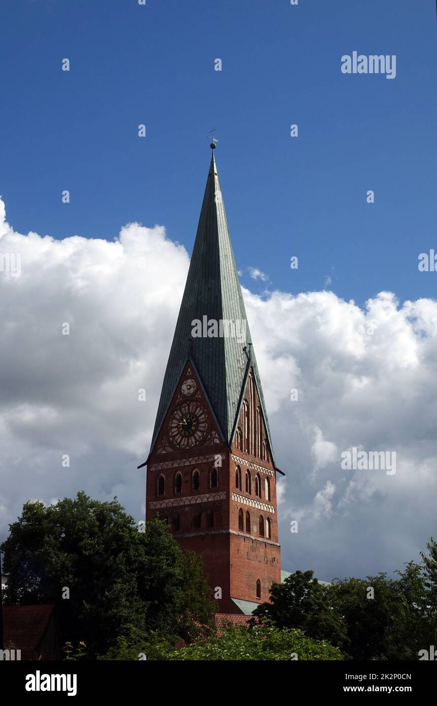 Turm der Johanniskirche a LÃ¼neburg Foto Stock
