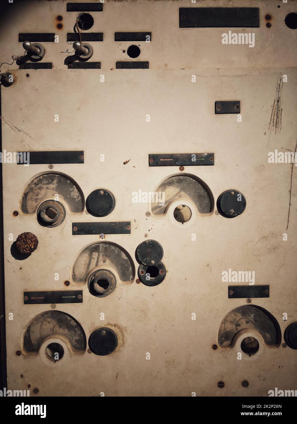 Pannello di controllo interruttore vintage con molti pulsanti Foto Stock