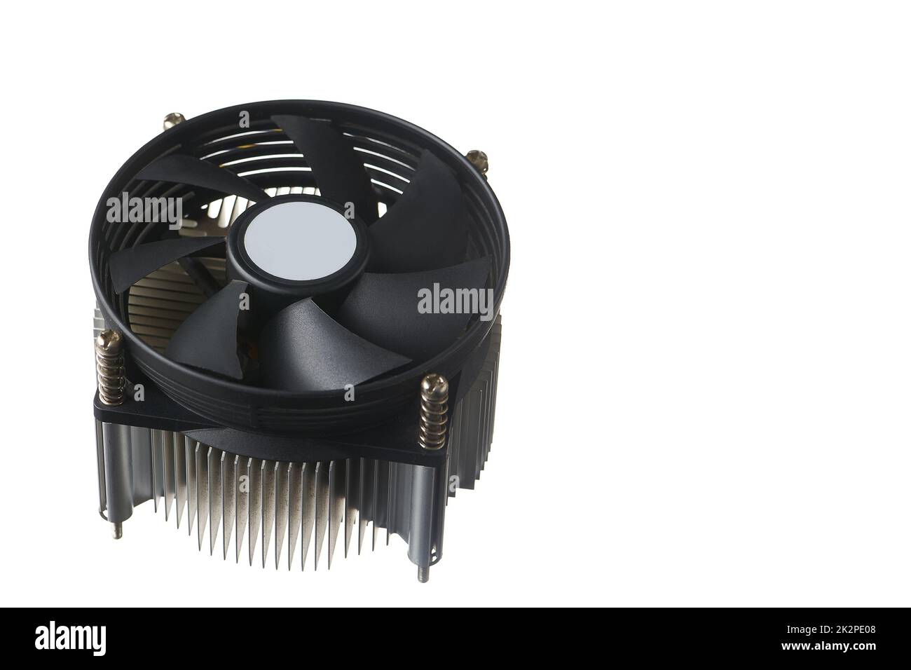 Ventola di raffreddamento CPU con radiatore su sfondo bianco isolato, spazio per la copia Foto Stock