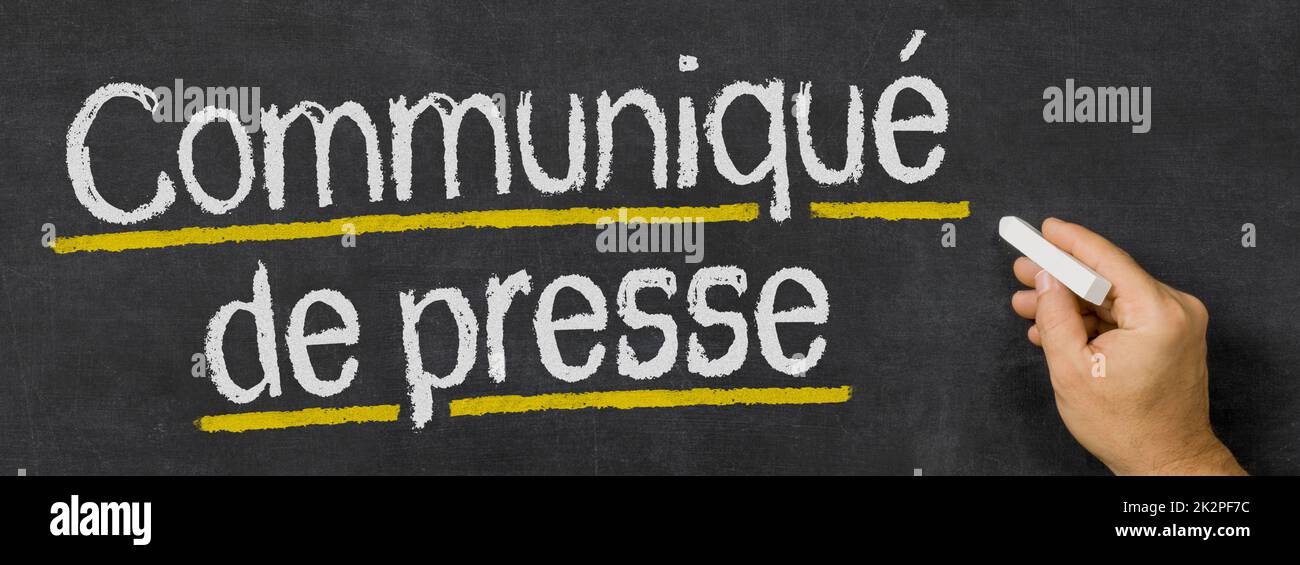 Testo scritto su una lavagna - Comunicato stampa in francese - CommuniquÃ de presse Foto Stock