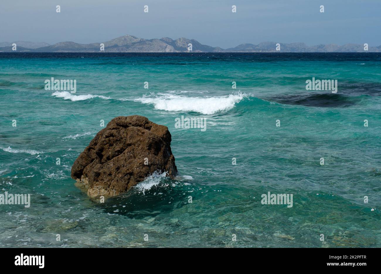 Paesaggio con rocce e onde, Maiorca isola, Baleari, Spagna Foto Stock