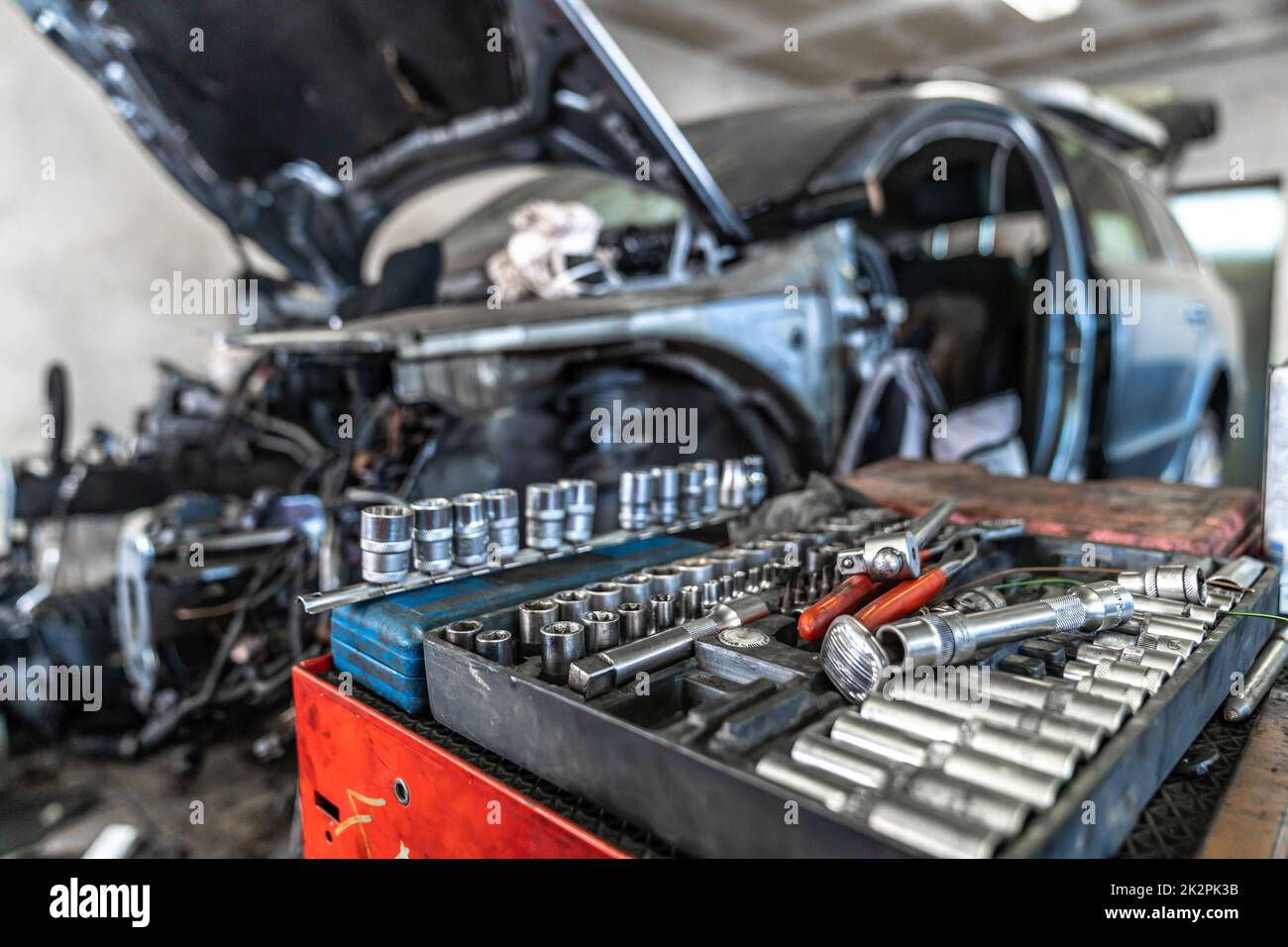 accessori per la riparazione di automobili presso un centro di assistenza Foto Stock