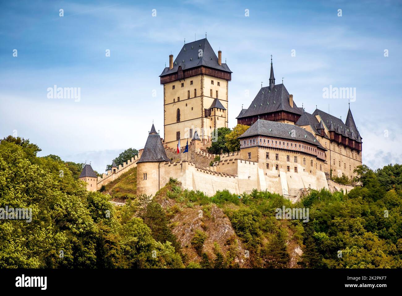 Il castello reale di Karlstejn. Boemia centrale, villaggio di Karlstejn, Repubblica Ceca Foto Stock