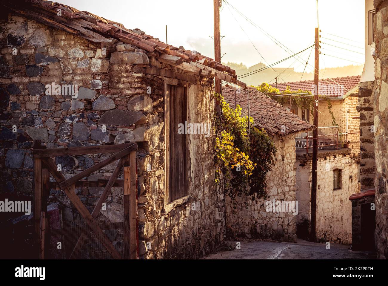 Strada nel villaggio di montagna di Agros. Distretto di Limassol, Cipro Foto Stock