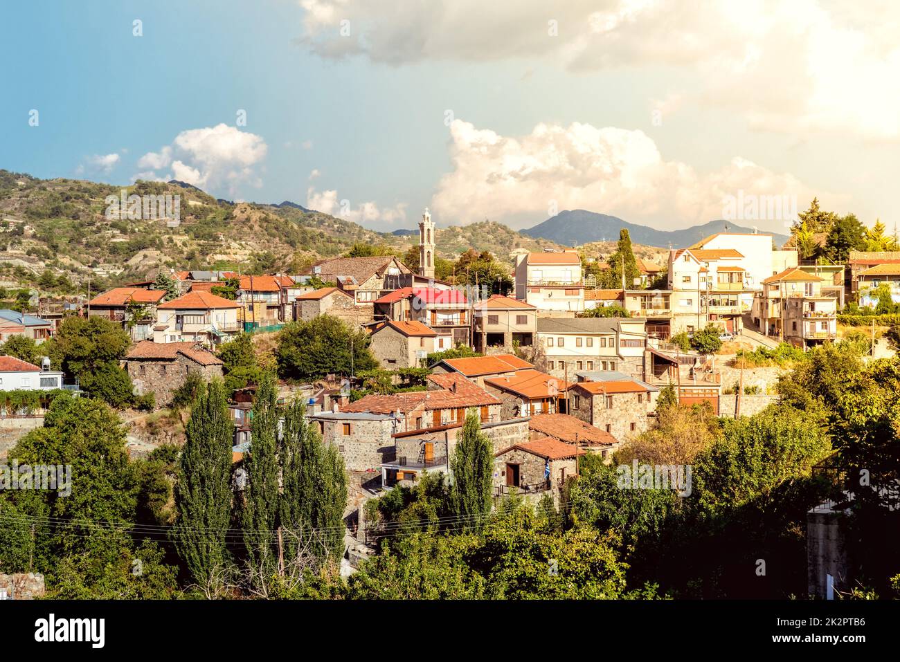 Vista panoramica del villaggio Kyperounta. Distretto di Limassol, Cipro Foto Stock
