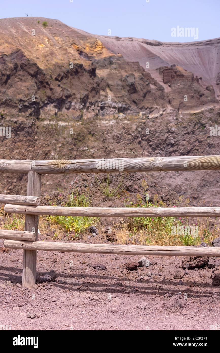 Sentiero panoramico realizzato in sottile tufo vulcanico fino alla cima del Vesuvio, il Vesuvio, Italia Foto Stock