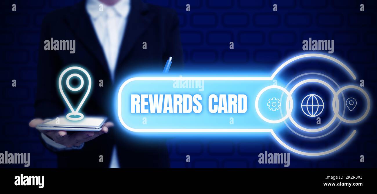 Carta Rewards per testo a mano. Word for Help guadagna punti in denaro miglia dagli incentivi per gli acquisti giornalieri Foto Stock