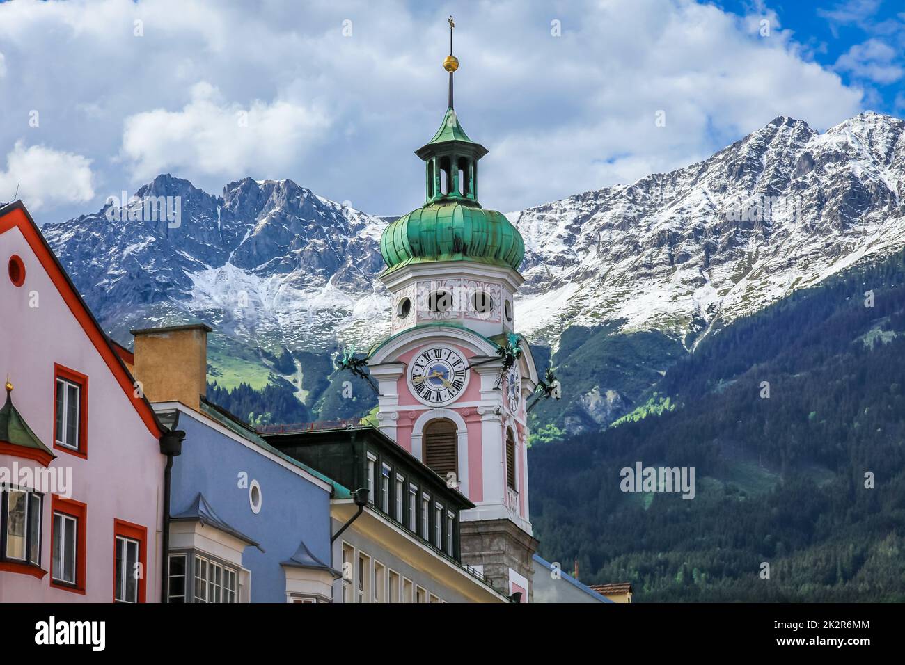 Il paesaggio urbano di Innsbruck e le montagne del Karwendel, Tirolo, Austria Foto Stock