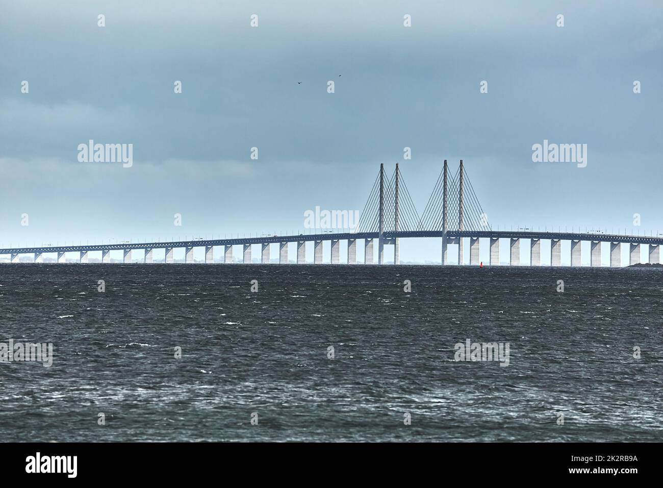 Oresund ponte sul mare tra la Svezia e la Danimarca Foto Stock