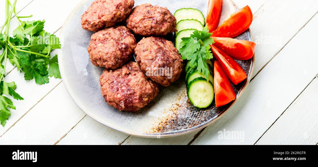 Cuoci a vapore le cotolette di manzo Foto Stock