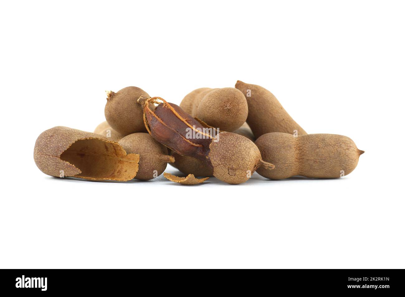 Tamarindi frutti isolati su sfondo bianco Foto Stock