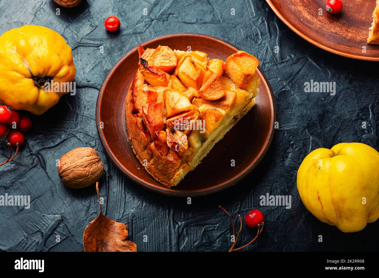 Torta autunnale con mela cotogna Foto Stock